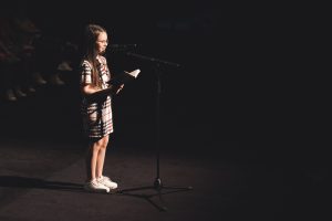 Alina lecture Concours de Lecture à Voix Haute Les petits champions